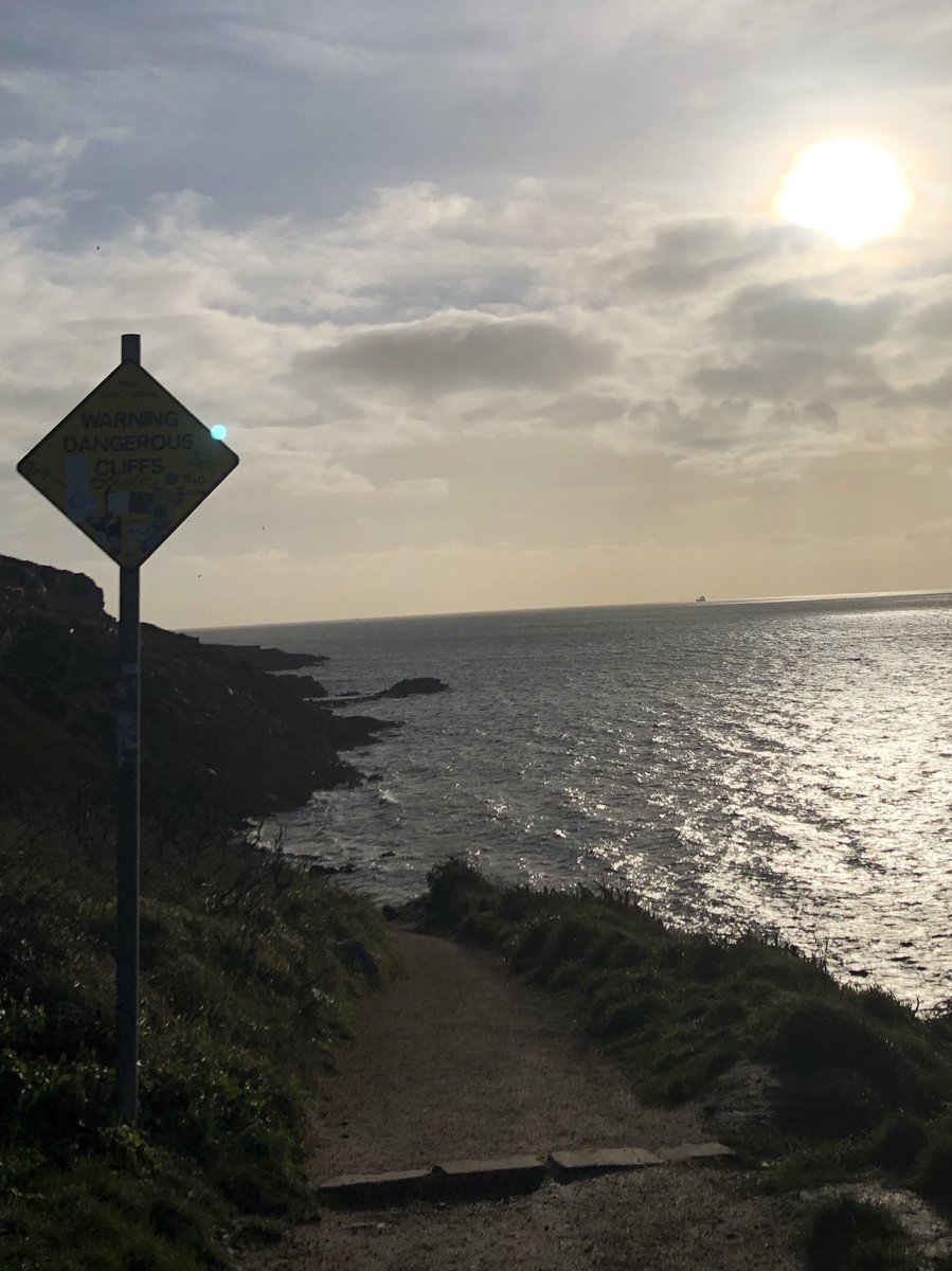 16/100 #cliffwalk #sutton to #howth today .... very #muddy 🙄 #100daysofwalking #WalkEveryDay2021 @100DaysOfWalkin @IrelandWalking #greatviews of #dublinbay