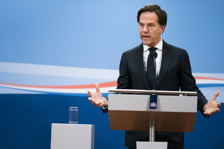 FranckHervKoua1's tweet photo. Mis en mal par un scandale, le gouvernement des Pays-Bas a démissionné hier, après qu’une enquête parlementaire ait établi qu’il avait accusé à tort des milliers de familles de fraude aux allocations et les avait contraintes à rembourser des sommes indues. https://t.co/bhxEJzlusS