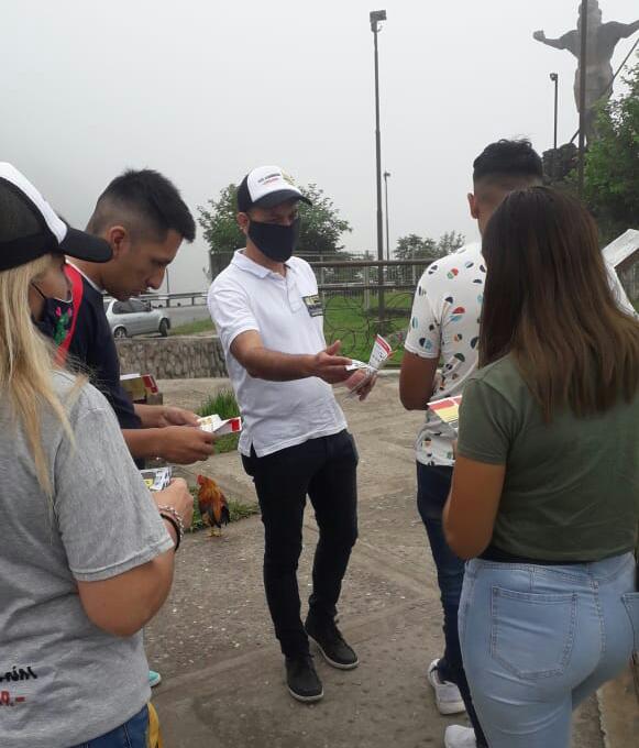 OpConciencia's tweet photo. ⚠️ Comenzamos con las actividades de Operativo Conciencia 2021,  dando continuidad a las Campañas de Seguridad Vial en los Valles.
Charlamos con la gente haciendo referencia a las conductas seguras en el tránsito, en todo momento, en cualquier tipo de vehículo. https://t.co/GAht1xZpUG