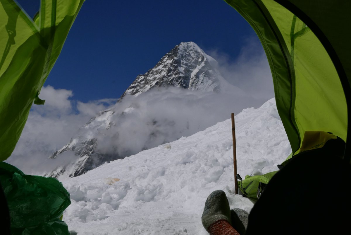 OscarCadiach's tweet photo. Des d’aquí, en la llunyania, podem recordar les sensacions viscudes en aquesta muntanya, el #K2, com una barreja de gloria i tristesa. Un missatge de condol i encoratjador i d’ànims i escalf a tota la família i amics del @sergi_mingote i als muntanyencs de suport! 
DEP https://t.co/SIp7RL8uVa