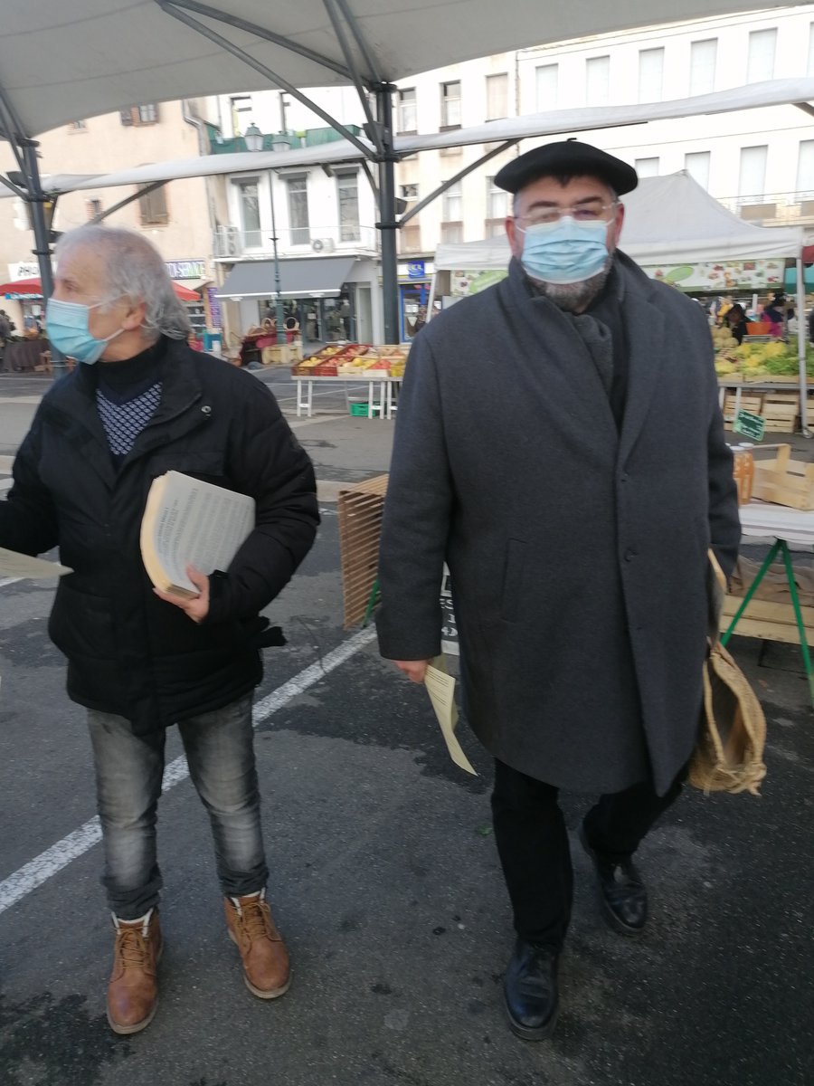RMaximilien's tweet photo. Malgré le froid, plus de 600 appels diffusés sur le marché.   Prochain rendez-vous, dimanche 24 janvier pour une diffusion massive, une semaine avant le rassemblement Esplanade des Justes à Moissac #RLZ82   #SylviaPinel #Valerie_Rabault #MariePique46 #pcf #pcf82 https://t.co/cQoIib4hwY