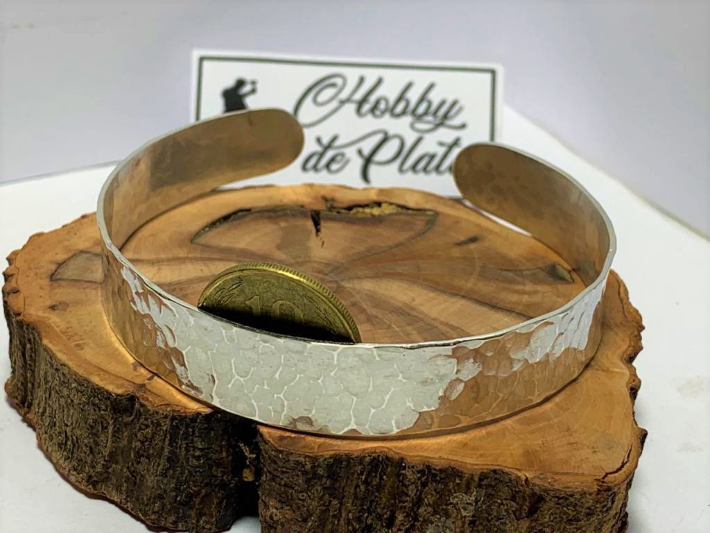 hobbydeplata's tweet photo. Pulsera en plata 950, hecha a mano, texturada de 18 cm de largo y 1 cm de ancho.
Valor ...35.000 pesos.
Muy buen fin de semana para tod@s y a cuidarse!!
😷💍💎😷

#joyasdeplata #arosdeplata #anillosdeplata #pulserasdeplata #losangeles #reparacionjoyasdeplata #orfebreriaenplata https://t.co/UUWK7kVCAD