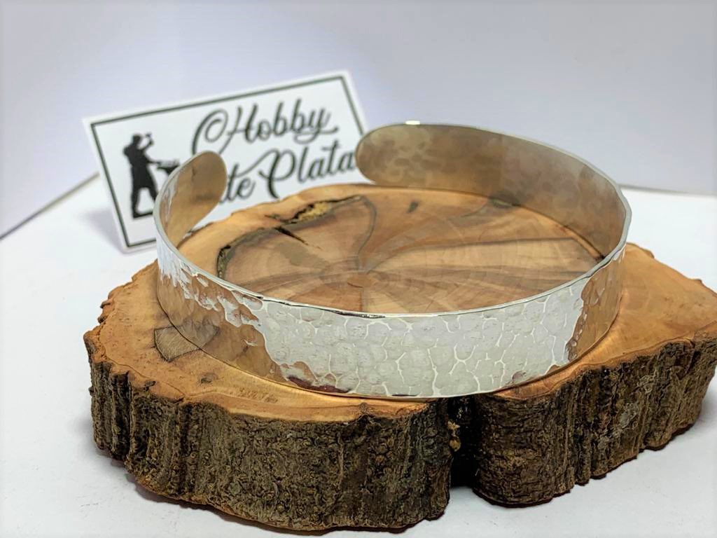 hobbydeplata's tweet photo. Pulsera en plata 950, hecha a mano, texturada de 18 cm de largo y 1 cm de ancho.
Valor ...35.000 pesos.
Muy buen fin de semana para tod@s y a cuidarse!!
😷💍💎😷

#joyasdeplata #arosdeplata #anillosdeplata #pulserasdeplata #losangeles #reparacionjoyasdeplata #orfebreriaenplata https://t.co/UUWK7kVCAD