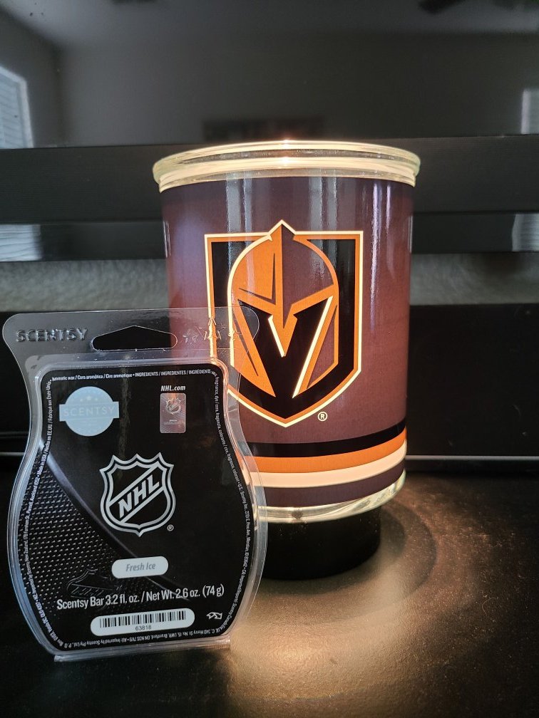 MrsDMVH's tweet image. We have it smelling like an ice rink up in here! #FreshIce #Scentsy #GoKnightsGo