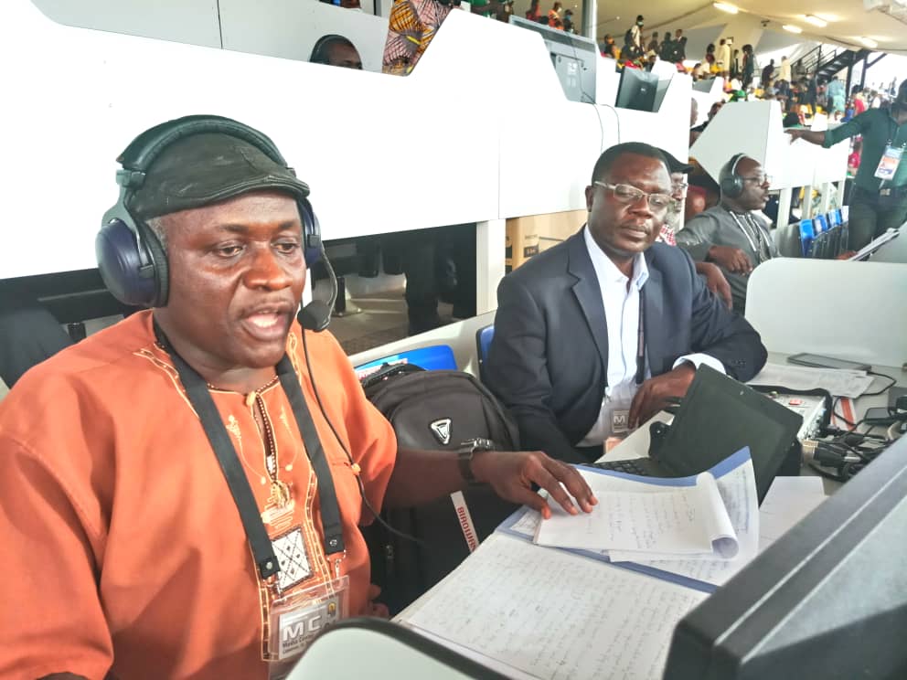 CRTV_web's tweet photo. #TotalCHAN2020
#CMRZIM
Fon Echikeye, Jean Lambert Nang, Linus Pascal Fouda and Jeo Chebongkeng Kalabubse are commenting the opening game. https://t.co/eeA5sH6FQS