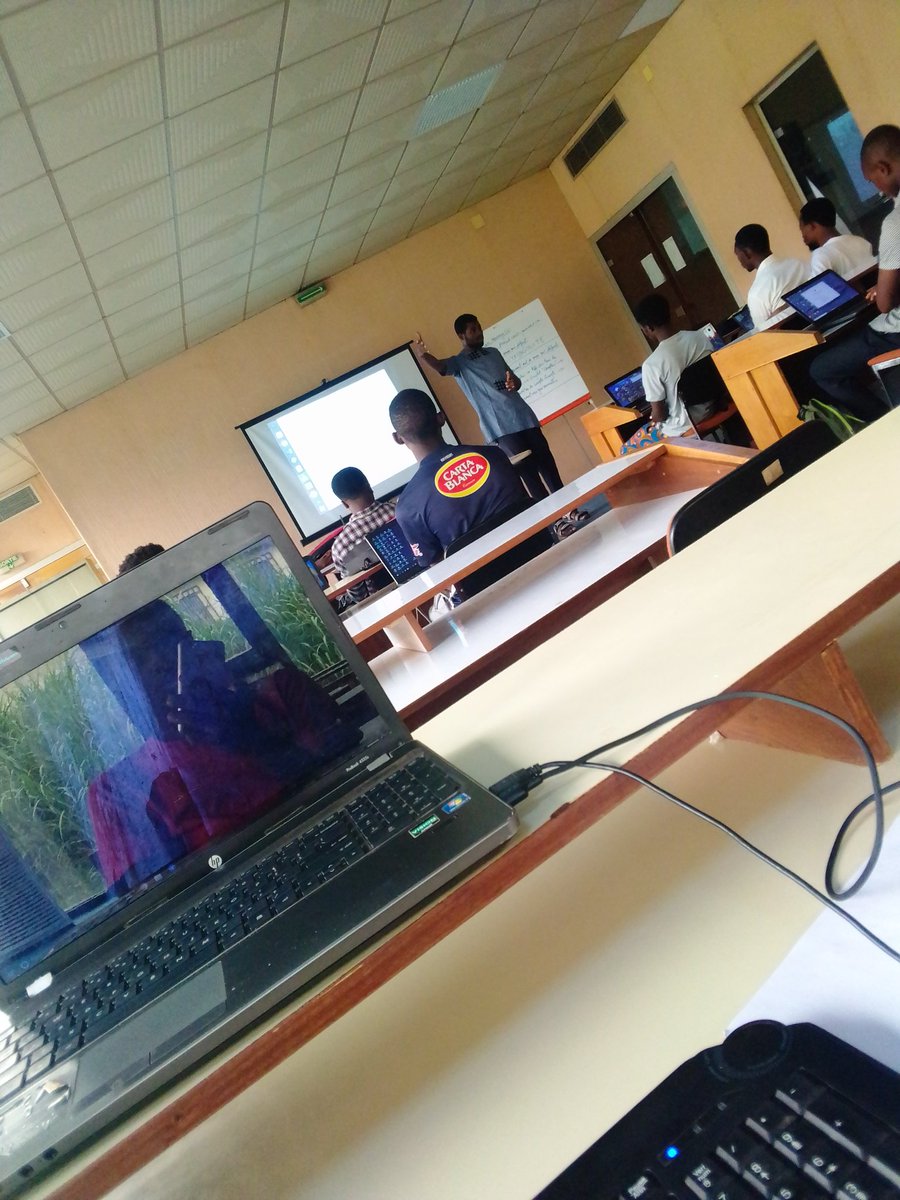 YannikKadjie's tweet photo. Ce qui me plaît dans la communauté du #dsc_uy1 c'est que les membres sont si sociables , si relax et si passionnées . Et croyez moi dans ces conditions l'apprentissage devient si "Soft" 😌
#developerstudentsclub
#AndroidDev
#main_c https://t.co/c5vu5U3HIU