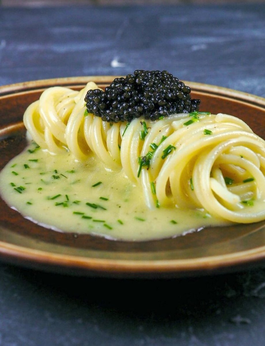 *ad👌🏽a very chic lunch that combines our 🐟favourite caviar and 🍜 spaghetti, with its butter sauce. Thanks a lot 🇫🇷 to <a href="/caviardeneuvic/">CaviarDeNeuvic</a>. Based in Southwest of France in Périgord, the company builds spacious pools for the welfare😌 of fish.