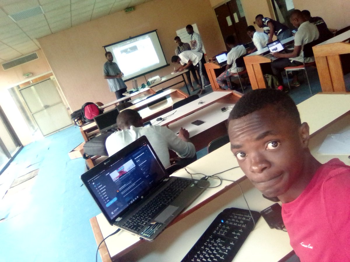 YannikKadjie's tweet photo. Ce qui me plaît dans la communauté du #dsc_uy1 c'est que les membres sont si sociables , si relax et si passionnées . Et croyez moi dans ces conditions l'apprentissage devient si "Soft" 😌
#developerstudentsclub
#AndroidDev
#main_c https://t.co/c5vu5U3HIU