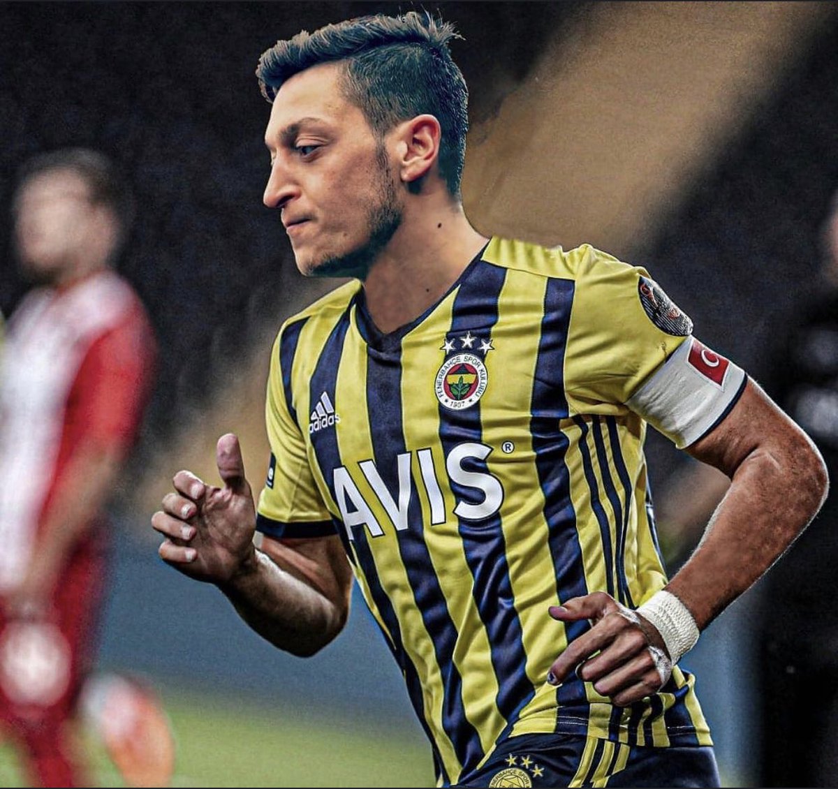 🚨Değerli Takipçilerimiz;

〽️Mesut Özil şerefine söz verdiğimiz gibi  3 adet Mesut Özil forması çekiliş  ile dağıtılacaktır.

⚡️Katılım şartları;

🟡Bizi takip edin!
🔵Bu tweet’i Fav&amp;Rt yapın!

🙏Herkese bol şanslar dileriz.

#FenerbahçeMESUToluyor