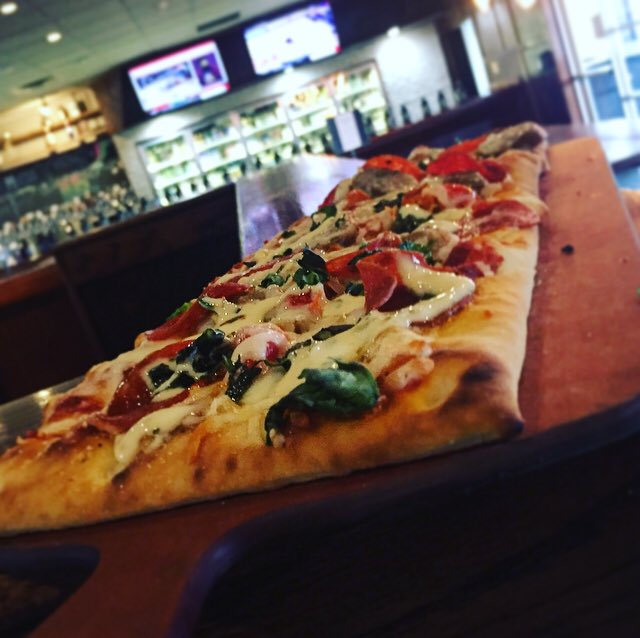 CapitalAleHouse's tweet photo. The best of beer, pizza and football coming together this afternoon at Cap Ale! See you soon! #CapAleInnsbrook #ShortPump #Football #Pizza #Beer https://t.co/pv7fjjUsak