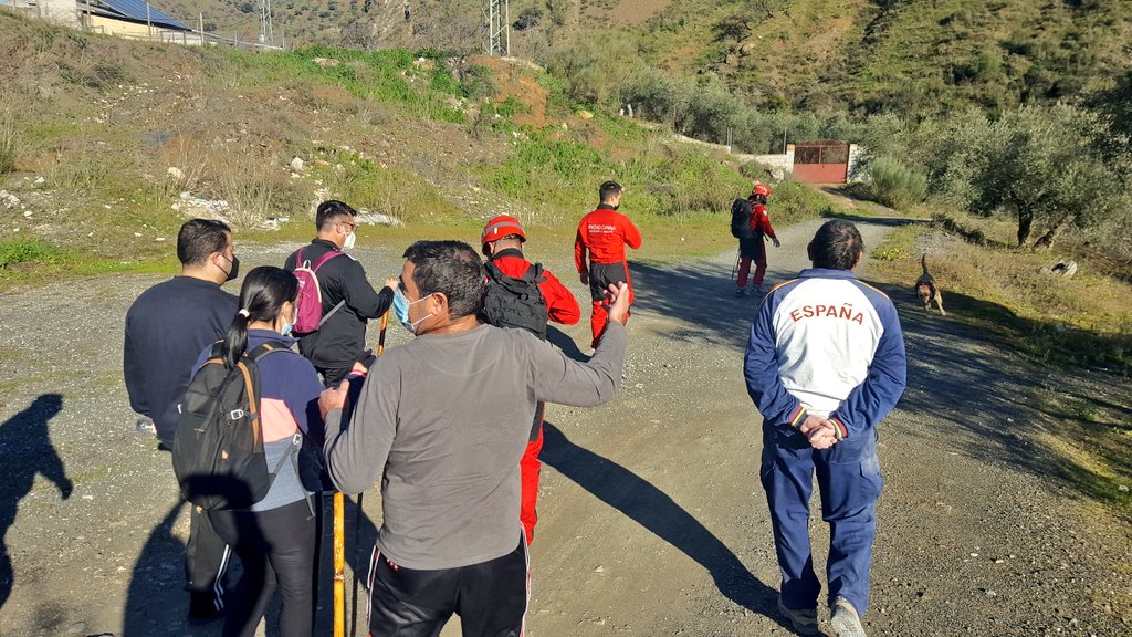 ⚠️ Se suspende hasta mañana la búsqueda del vecino #desaparecido en #Casabermeja (#Málaga).
Las labores se retomarán a las 09:00 horas.
Los voluntarios pueden acudir a la oficina de turismo.
Casi 100 personas han participado en las labores de hoy.
Muchas gracias a todos y todas.