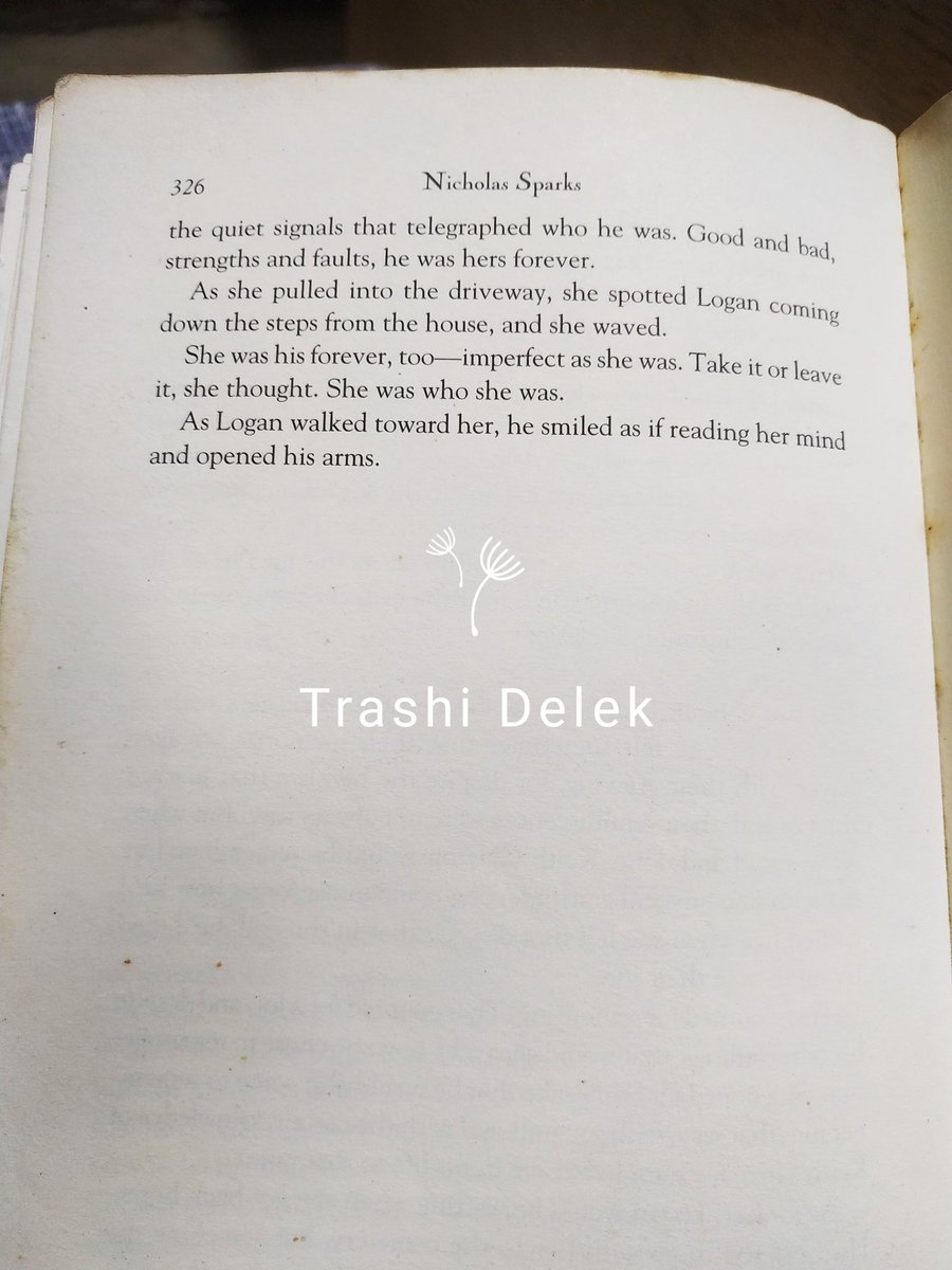 75_escapes's tweet photo. Wanted to finish reading this before 2020 ended but here I am, bidding good bye today only🙄😬.
#letsreadmore 🤞
#2021goals https://t.co/GyUwOOpWat