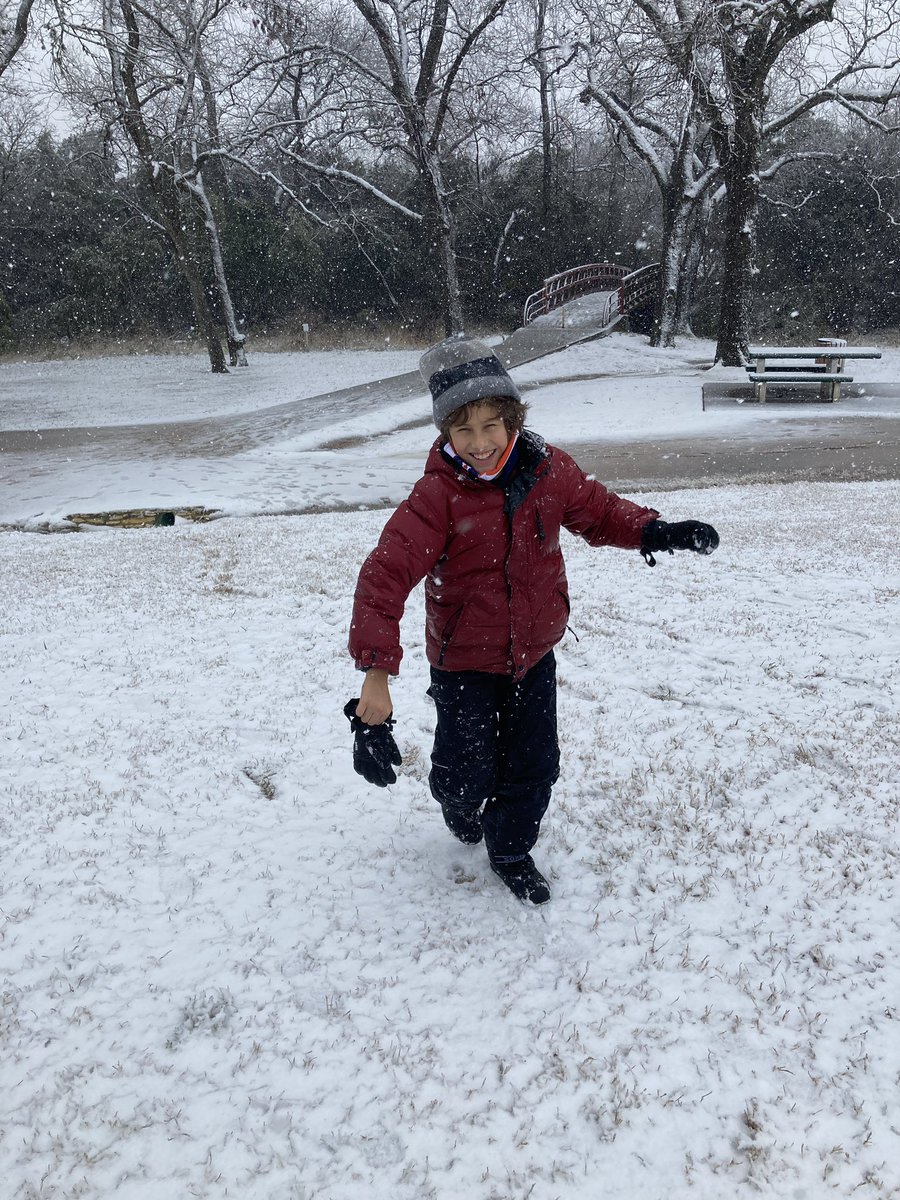 jenniemg's tweet photo. Austin had the biggest snow day ever!! We really needed this showering of joy and fun 😍❄️⛄️ #snowday #GOsnapshot https://t.co/qXahuF7OLH