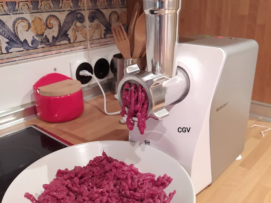Csar_CGV's tweet photo. 🍔 Hamburguesa de #corza. 
Con pocos ingredientes (queso, cebolla caramelizada y algo de verde) para apreciar mejor el sabor 🔝 de la #carnedecaza.🤗

#comoloquecazo #delcampoalamesa #fromfieldtoplate #biggamehunting #deerhunting #deerburger #corzo #deerseason https://t.co/ADYYYxFkMQ