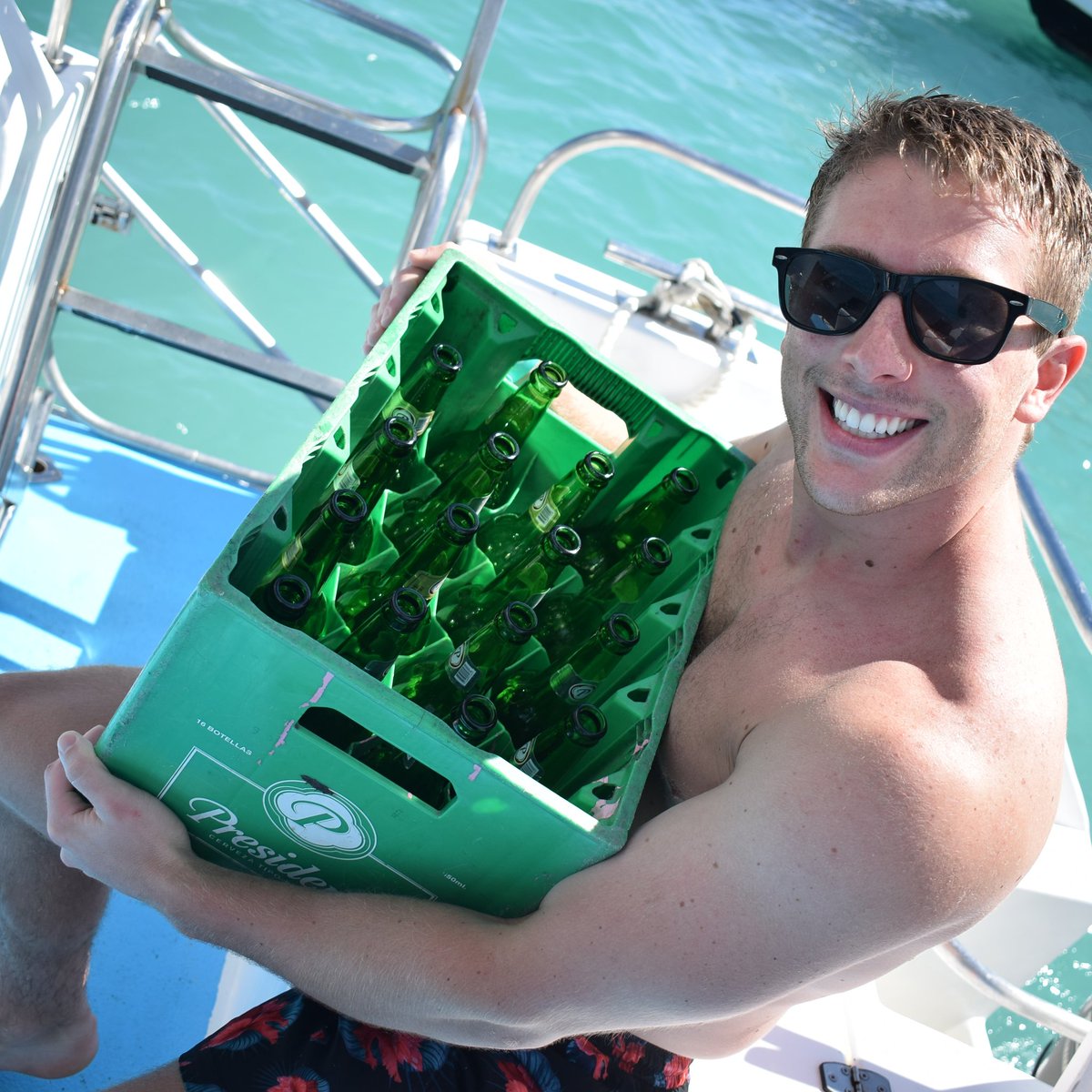 EcoReefPC's tweet photo. Only the best quality drinks on our Catamaran. 
#puntacana
@Presidente 
#snorkelpuntacana https://t.co/GWuRACwI7h