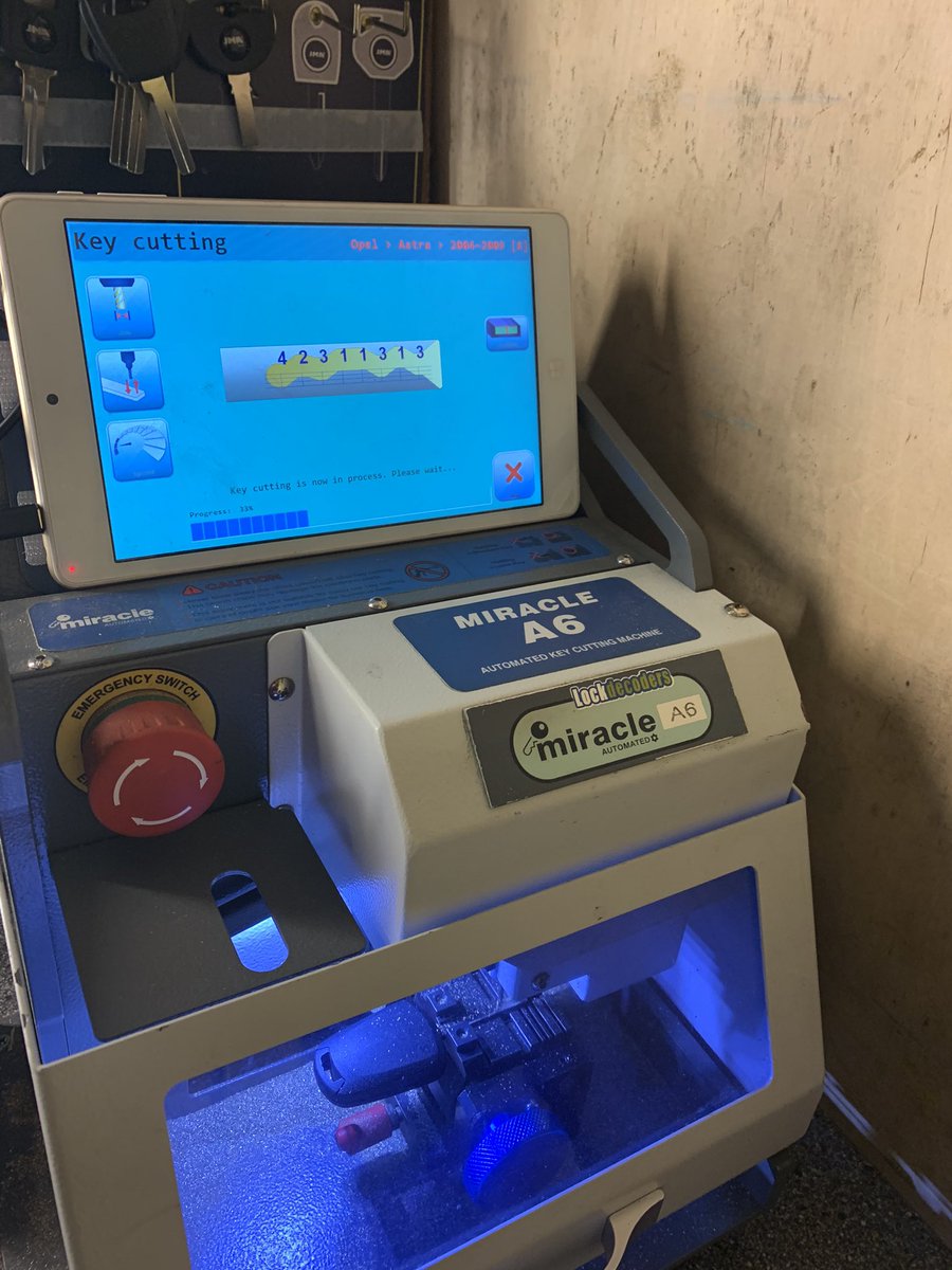 TheKeyLocksmit2's tweet image. Car Key Cutting In Orpington Kent By The Key Locksmith 24 Hour Auto Locksmiths @TheKeyLocksmit2 @MLA_locksmiths