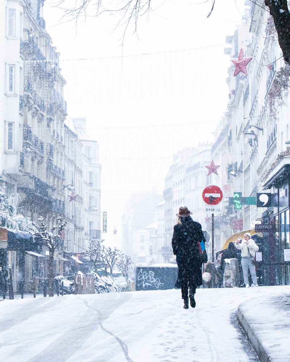 gab_senechal's tweet photo. Attendez j'vous montre Montmartre sous la neige, et jmet des # sinon ça bide https://t.co/z7UdrfRvXx