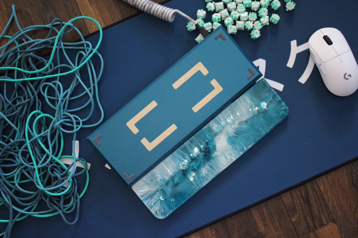 luxecables's tweet image. Green with envy.