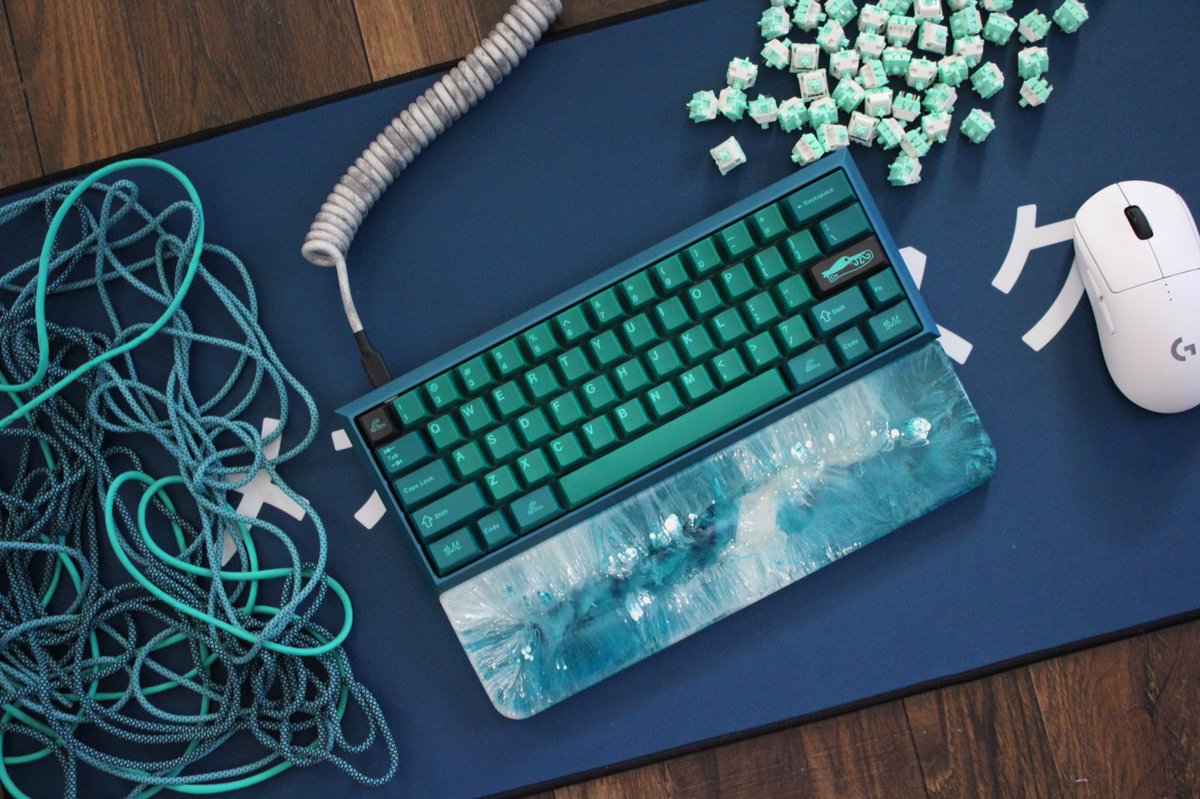 luxecables's tweet image. Green with envy.