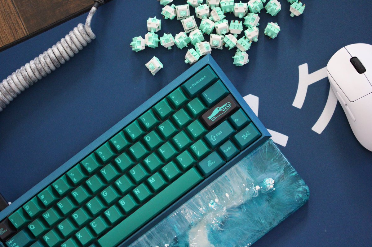 luxecables's tweet image. Green with envy.