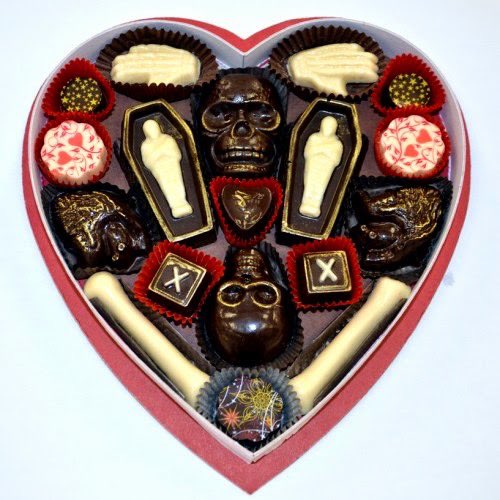 yasminesummanx's tweet photo. Valentine’s Day is in three weeks.... here’s some gift ideas if ur dating a spooky bitch. https://t.co/CyCNf2pSp0