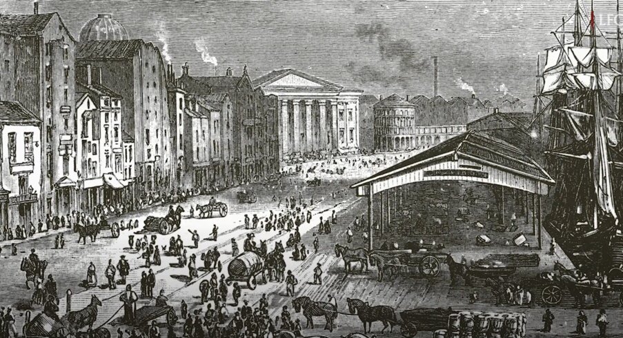 Au 19è siècle, le développement économique de Liverpool est lancé avec la construction de son port, le plus influent d’Angleterre. Cela permet l'investissement de capitaux étrangers, et le contrôle de nombreux flux, notamment ceux des marchandises à destination de Manchester