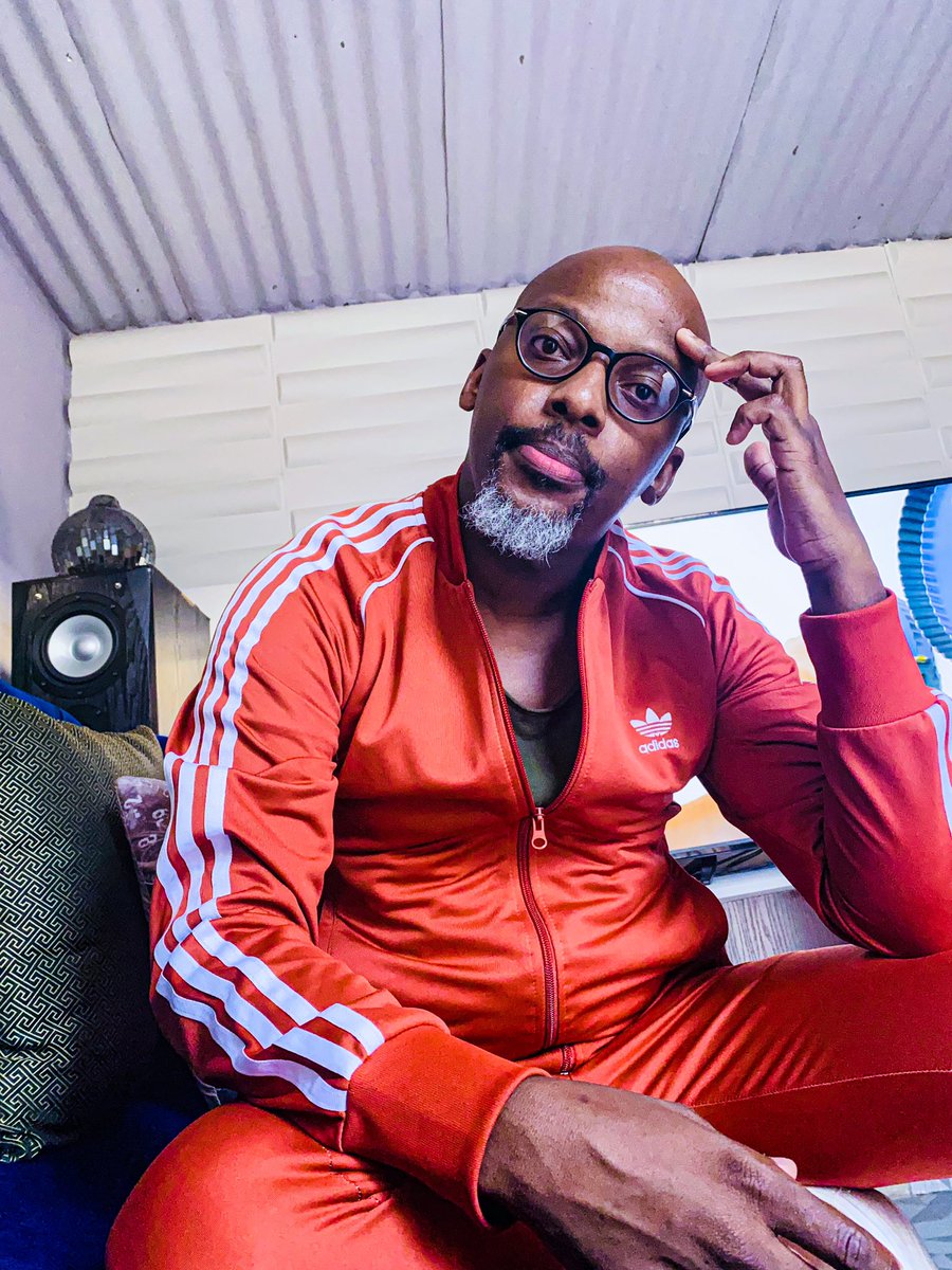 MorerianeTebogo's tweet photo. Simplicity is the Ultimate sophistication #38andbeyond #myspace #adidasFan #saturdayindoors π https://t.co/gzNhWnjNLo