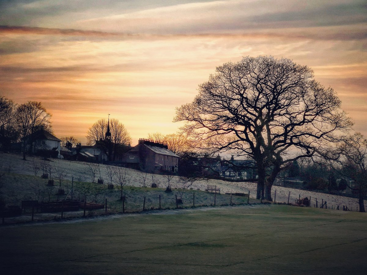 SusannahHarpham's tweet photo. Sunset stroll in Sedbergh
@NFUCountryside @visitsedbergh @SedberghSchool @BBCCountryfile
@ITVborder
#landscape #sunset #outdoors #photography #photooftheday #nature #wintersun https://t.co/s2zw8RVEAx