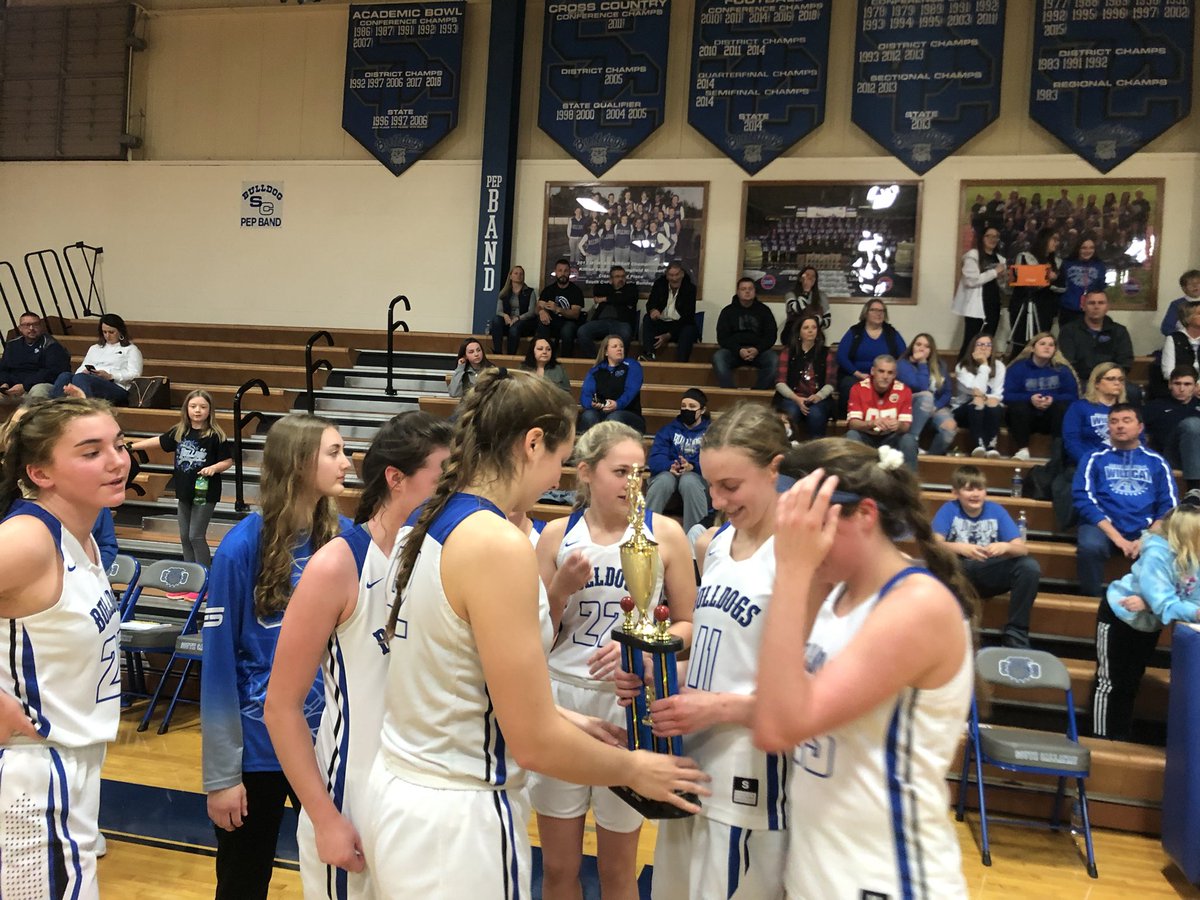 KaylerSmithTV's tweet photo. BREAKING: South Callaway girls are tournament champs! The Bulldogs beat Montgomery City 55-23. Paige Clubb was named tournament MVP!

Highlights at 9 and 10 on KOMU 8!

@SCGirlsBasketb2 @KOMUnews @KOMUsports https://t.co/KsmINuWuWW
