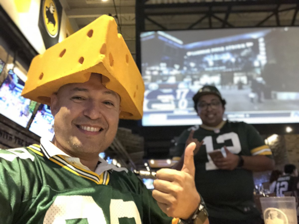 VikoMty's tweet photo. @TUDNMEX #GoPackGo  #playoffsentudn (antes del Covid)... https://t.co/BudBeMiaGD