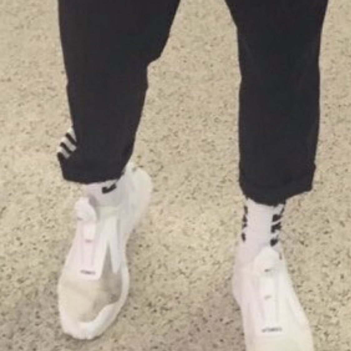 louis tomlinson’s tippy toes: a thread.