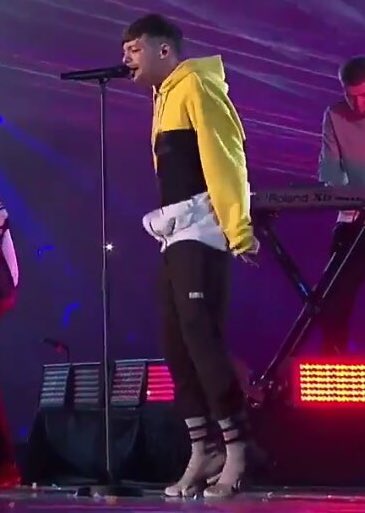 louis tomlinson’s tippy toes: a thread.