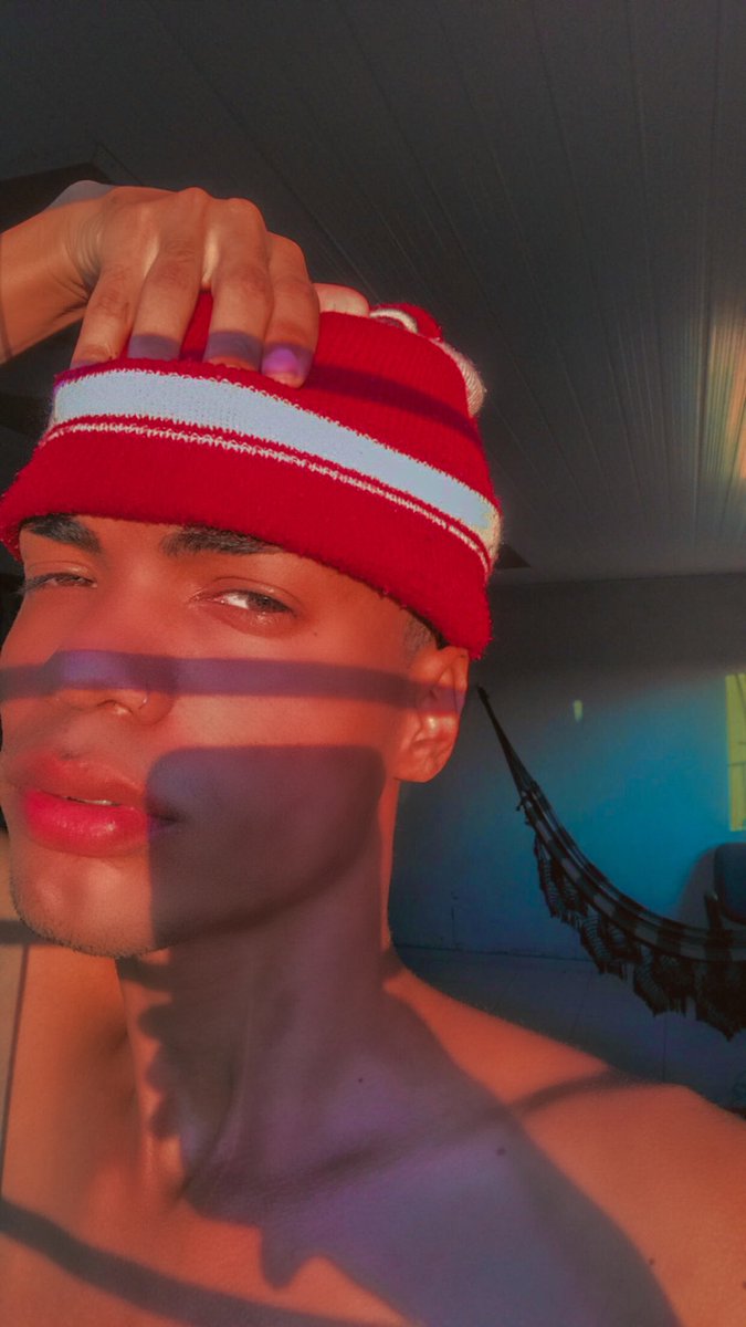 diegoxvo's tweet photo. tentei comprar seu lindo coração, mas o preço era muito alto ✨ https://t.co/pH6s1kjapP