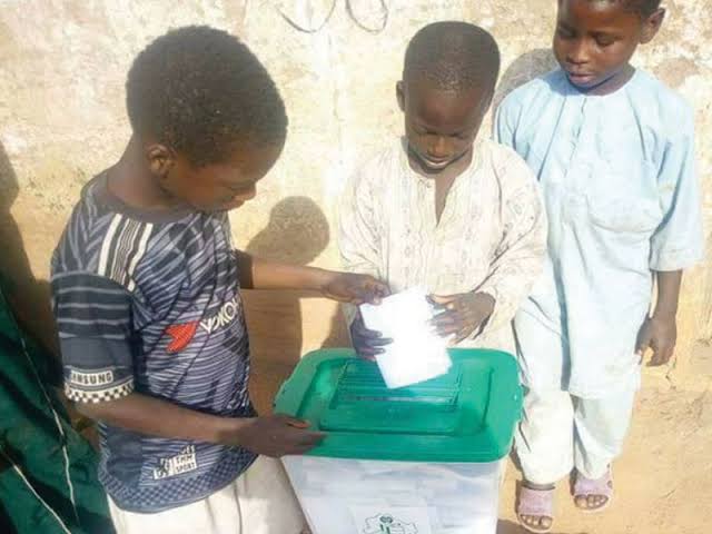 akunnachux's tweet photo. In 2015, @inecnigeria claimed PMB polled 15.2 million votes. Today, Kano showed the whole world where the 15.2m  "votes' came from. https://t.co/kOycCBv93K