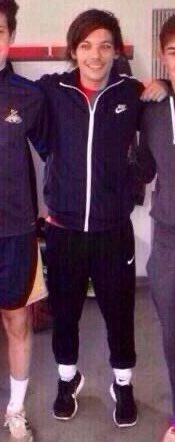 louis tomlinson’s tippy toes: a thread.