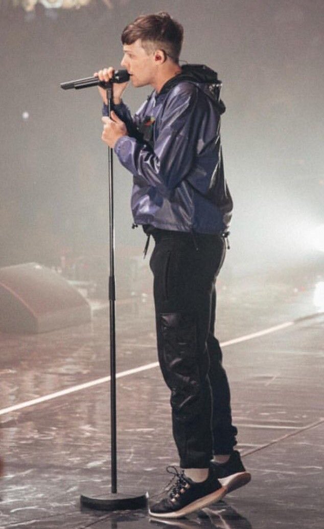 louis tomlinson’s tippy toes: a thread.