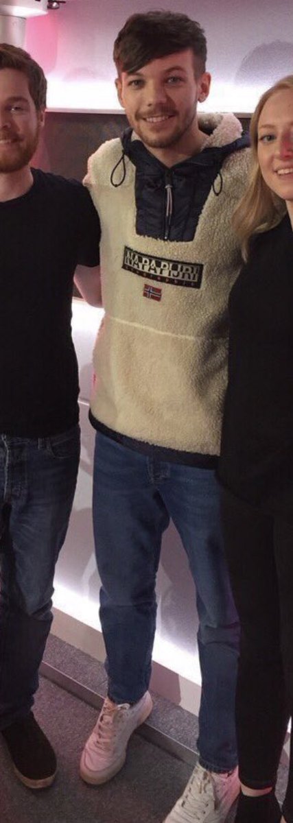 louis tomlinson’s tippy toes: a thread.