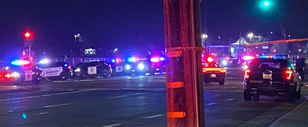 lennblue's tweet photo. One officer was shot and is expected to survive during a gang-related shooting investigation. One suspect was also shot and killed, two others arrested.

https://t.co/MGtlUuoihL https://t.co/nFsbZYSzZI