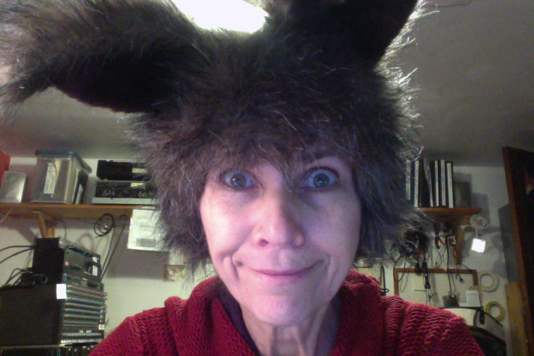 HipHarpist's tweet image. Yep - when you're a creative person you fall into a lot of rabbit holes. Unless... you have SIMPLE STRUCTURES &amp;amp; SYSTEMS to help focus the energy of your wildly bouncy creative mind. Learn how I start my creative day to avoid those holes. hipharp.com/blog/25332