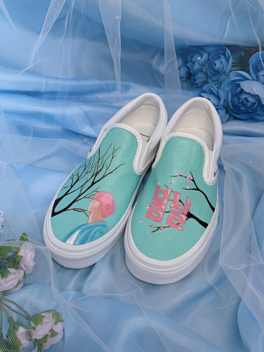 _rayofhobi_'s tweet photo. hey guys!! me and my friend opened up a business painting bts inspired designs on vans! make sure to follow rayofhobi on insta and depop! here r the different designs u can choose from 💜 #bts #customvans #army #ipurpleyou https://t.co/VSVoga29f1