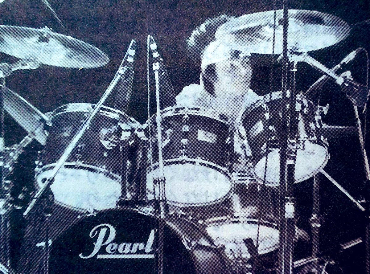 普段とは、ちょっと違う #マーシー】 破れたTシャツ＆ギター🎸じゃなく