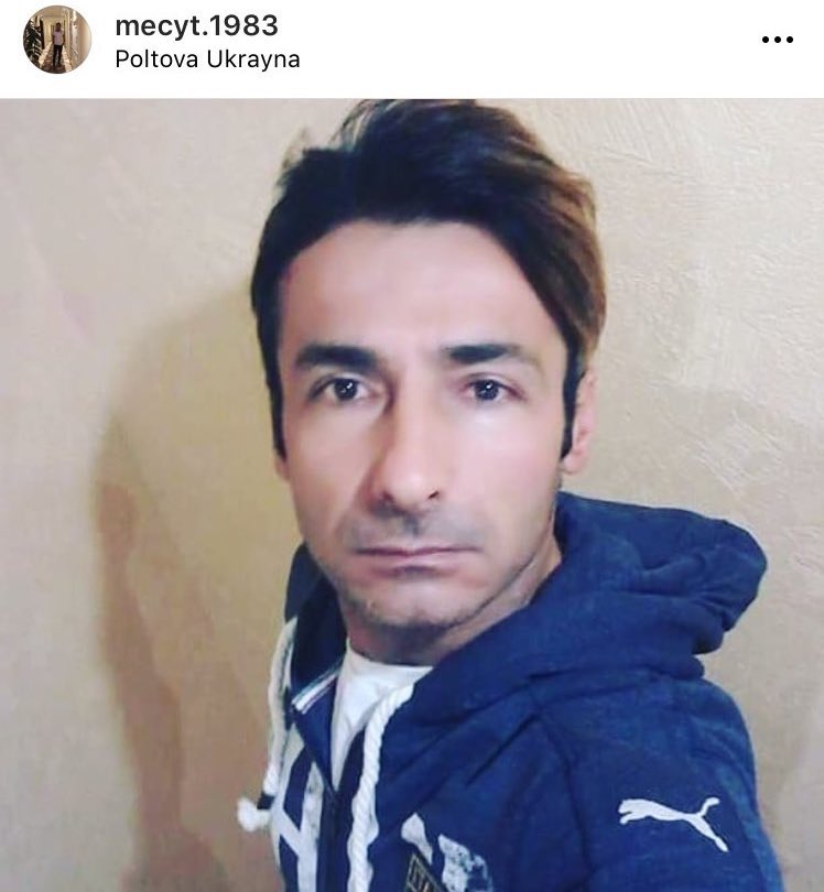 mehmet_emre_'s tweet photo. Bu iğrenç yaratık kendisinden boşanmak isteyen ukraynalı eşini falçatayla yüzünü kesiyor. O fotoğrafları paylaşmaya içim elvermedi. Ve bu cani elini kolunu sallayarak dolaşıyorsa bana adaletten bahsetmeyin. 

#MesutÖztürkmenTutuklansın https://t.co/uNNnNTLZE3