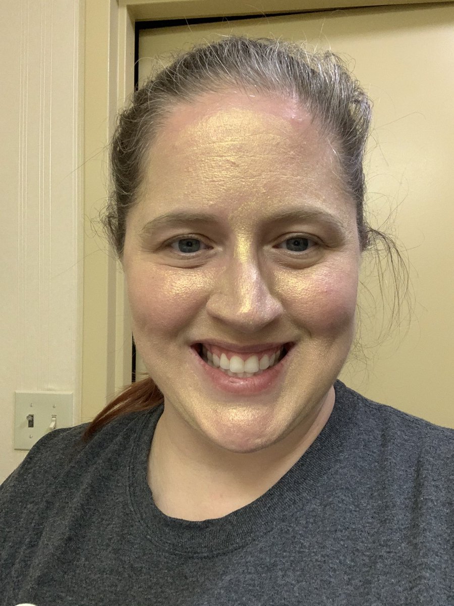 KristinLynn1971's tweet image. Sitting in a hotel room is the perfect time to do a #shaklee #youth #hydratinggelmask