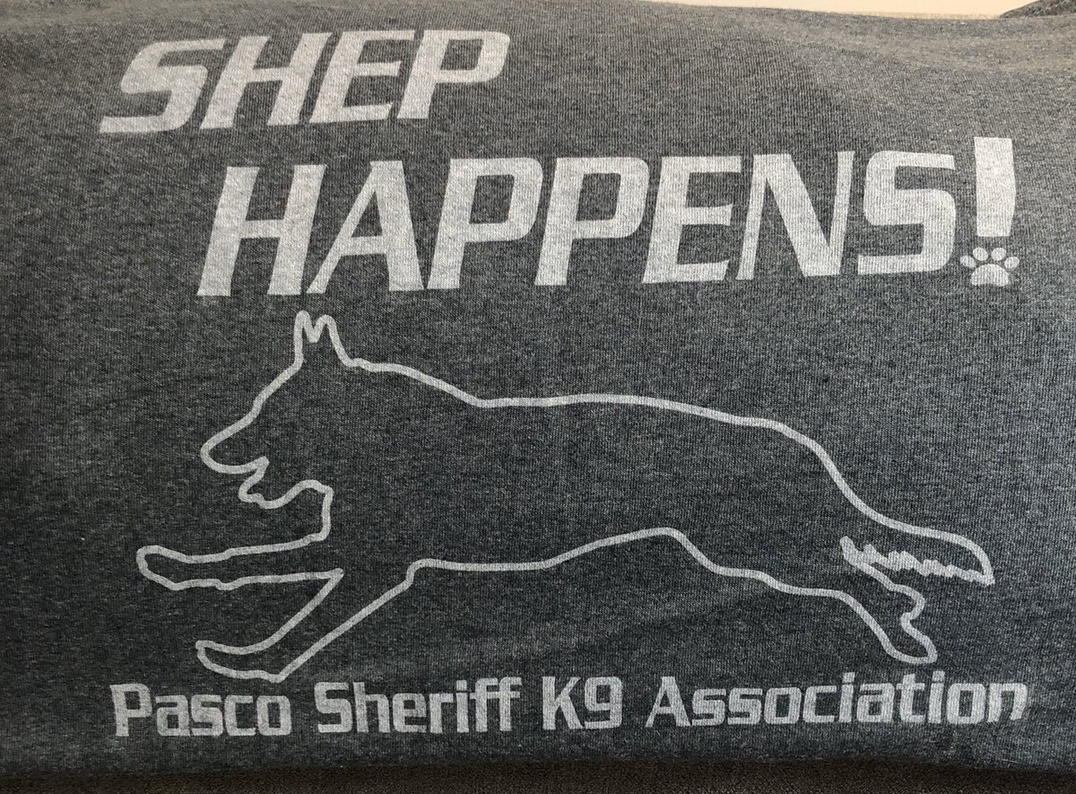 pizzi82's tweet photo. @PascoSheriff Got this for Christmas!! 
My favorite t-shirt! 💙🐾🐾
Love these guys!
💙🚔💙🐾 https://t.co/fjezn7OF5N