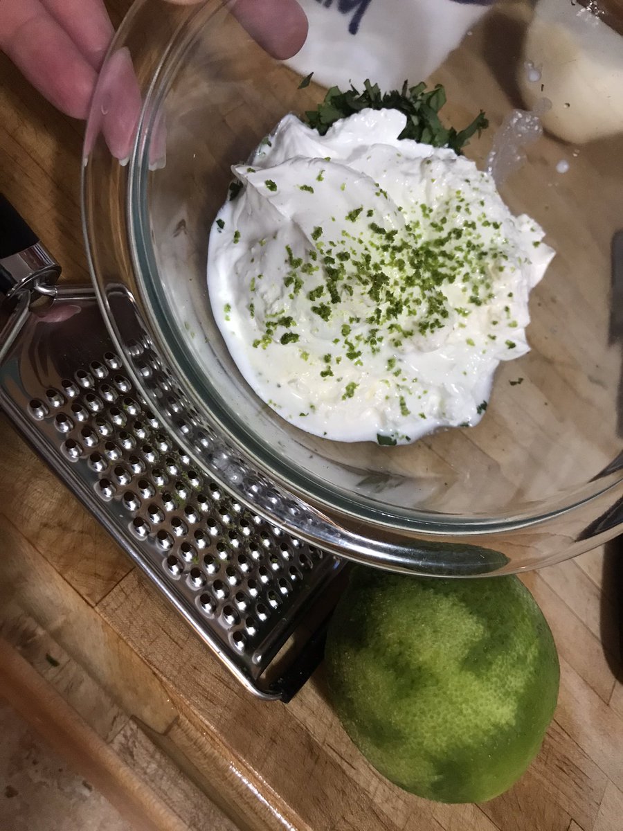 ChezAmyLLC's tweet photo. Make your sour cream for nachos, tacos, burrito bowl, or quesadilla more interesting. Chop cilantro. Grate lime zest! Add lime juice. Stir well.
Or just be lazy and dip your tortilla chips into it! 
#chezamy #sourcream #nachos #tacos #burritobowl #quesadilla #learntocook https://t.co/LXK9nKzO73