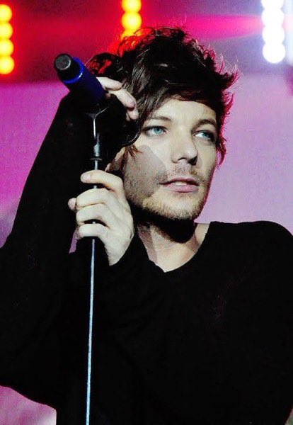 Louis Tomlinson in smudged eyeliner, a Thread: