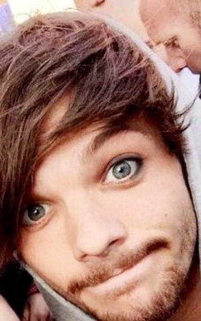 Louis Tomlinson in smudged eyeliner, a Thread: