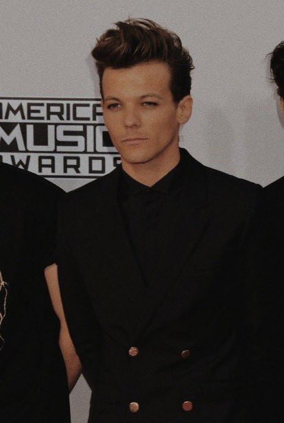 Louis Tomlinson in smudged eyeliner, a Thread: