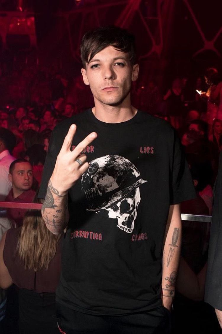 Louis Tomlinson in smudged eyeliner, a Thread: