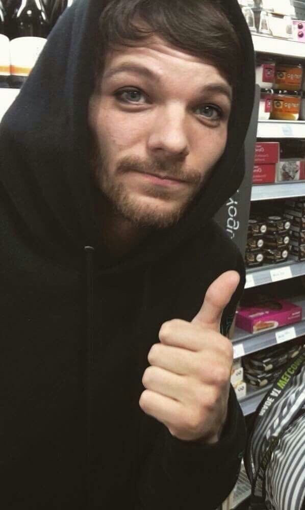 Louis Tomlinson in smudged eyeliner, a Thread: